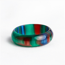 Afbeelding in Gallery-weergave laden, Ring van ingelegde hars met regenboogdiamanten