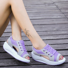 Afbeelding in Gallery-weergave laden, Muffin-sandalen met uitgesneden veters en contrasterende panelen
