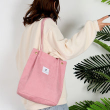 Afbeelding in Gallery-weergave laden, Corduroy draagtas met letterpatch