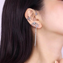 Afbeelding in Gallery-weergave laden, Rhinestone Swallow Ear Hanging