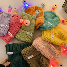 Afbeelding in Gallery-weergave laden, 🐸Winter ouder-kind schattige gloeiende kleine monster gebreide muts