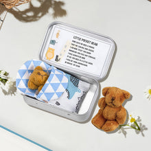 Afbeelding in Gallery-weergave laden, Teddybeer in een blikken doos