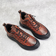 Afbeelding in Gallery-weergave laden, Sneakers met krokodillen print van koeien huid