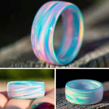 Afbeelding in Gallery-weergave laden, Ring van ingelegde hars met regenboogdiamanten