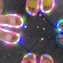 Afbeelding in Gallery-weergave laden, LED Happy Slippers For Children