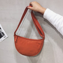 Afbeelding in Gallery-weergave laden, Crossbodytas met halve maan