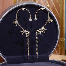 Afbeelding in Gallery-weergave laden, Rhinestone Swallow Ear Hanging