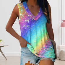 Afbeelding in Gallery-weergave laden, T-shirt met V-hals en veelkleurige print