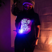 Afbeelding in Gallery-weergave laden, Glowing interactive T-shirt