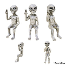 Afbeelding in Gallery-weergave laden, Alien Garden Statue
