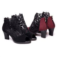 Afbeelding in Gallery-weergave laden, Lace Mesh Insert Chunky Heeled Boots