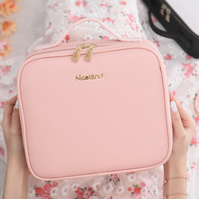 Afbeelding in Gallery-weergave laden, Makeup Bag with LED Mirror