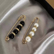 Afbeelding in Gallery-weergave laden, Fancy strass parels veiligheidsspeld broche