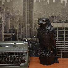 Afbeelding in Gallery-weergave laden, Valk standbeeld decoratie