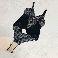 Afbeelding in Gallery-weergave laden, Sexy kanten bodysuit met diepe V-hals