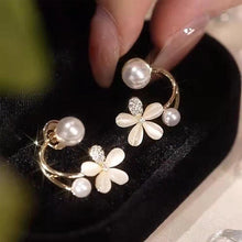 Afbeelding in Gallery-weergave laden, Oorknopjes met zoete bloemen