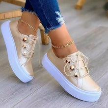 Afbeelding in Gallery-weergave laden, Casual sneakers met nageldecoratie
