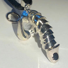Afbeelding in Gallery-weergave laden, Funny Erectable Pendant
