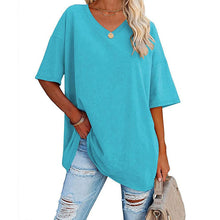 Afbeelding in Gallery-weergave laden, Dames T-shirt met V-hals
