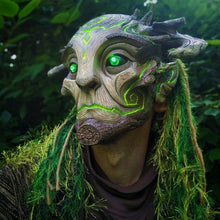 Afbeelding in Gallery-weergave laden, Forest Spirit Mask Halloween-Masker Met Groene Lichtogen
