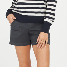 Afbeelding in Gallery-weergave laden, Damesshort van stretchtwill
