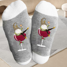 Afbeelding in Gallery-weergave laden, Gnome wijnglas Unisex Crew sokken
