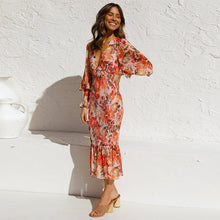 Afbeelding in Gallery-weergave laden, Jurk met elastische taille en lange mouwen, V-hals en print met ruches
