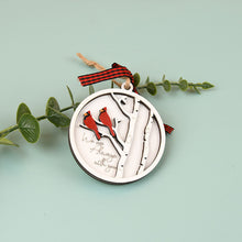 Afbeelding in Gallery-weergave laden, Handgemaakt Herdenkings Ornament met Kardinalen
