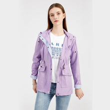 Afbeelding in Gallery-weergave laden, Waterdichte halflange trenchcoat met trekkoord in de taille
