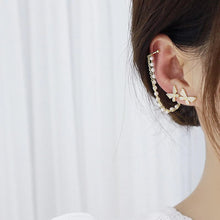 Afbeelding in Gallery-weergave laden, Strass Butterfly Dangle Hoop Stud Oorbellen
