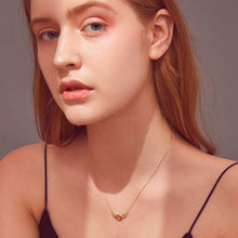 Afbeelding in Gallery-weergave laden, Glanzende ketting met engelenvleugels
