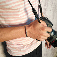 Afbeelding in Gallery-weergave laden, Paar Model Titanium Stalen Armband
