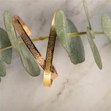 Afbeelding in Gallery-weergave laden, Carved bracelet
