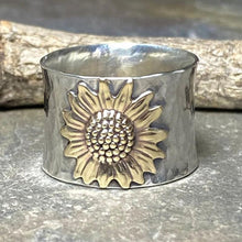Afbeelding in Gallery-weergave laden, Golden Sunflower Wide Band Silver Ring
