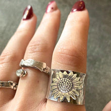 Afbeelding in Gallery-weergave laden, Golden Sunflower Wide Band Silver Ring
