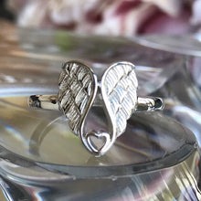 Afbeelding in Gallery-weergave laden, Sterling zilveren ring met engelen hart
