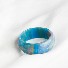 Afbeelding in Gallery-weergave laden, Ring van ingelegde hars met regenboogdiamanten
