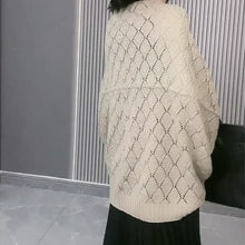 Afbeelding in Gallery-weergave laden, Uitgeholde gebreide sjaal

