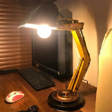 Afbeelding in Gallery-weergave laden, Digger Bureaulamp Unieke Tafellamp LED

