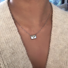 Afbeelding in Gallery-weergave laden, Metalen envelop ketting
