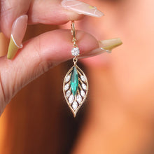 Afbeelding in Gallery-weergave laden, Modieuze smaragdgroene diamanten oorbellen

