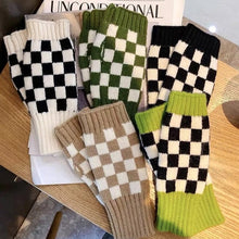 Afbeelding in Gallery-weergave laden, Checkerboard knitted gloves
