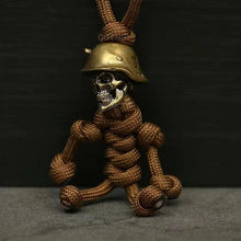 Afbeelding in Gallery-weergave laden, Skelet Soldaat Paracord Sleutelhanger
