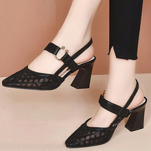 Afbeelding in Gallery-weergave laden, Sandalen met enkelbandje en strassteentjes met spitse neus
