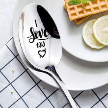 Afbeelding in Gallery-weergave laden, 'Love You More' Gegraveerde Lepel
