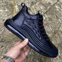 Afbeelding in Gallery-weergave laden, Sneakers met krokodillen print van koeien huid
