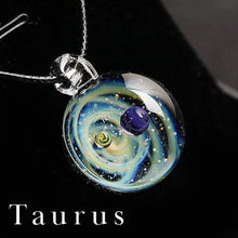 Afbeelding in Gallery-weergave laden, Kosmische sterrenhemel glazen kralen hanger ketting

