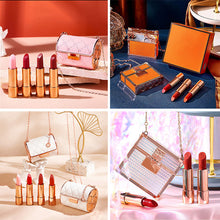 Afbeelding in Gallery-weergave laden, Fluwelen matte lippenstiftset met glamourketting zakje
