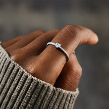 Afbeelding in Gallery-weergave laden, Aan mijn dochter - Gesneden Halve Emaille Ring
