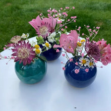 Afbeelding in Gallery-weergave laden, handgemaakte vaas bloem stenen tafel decor
